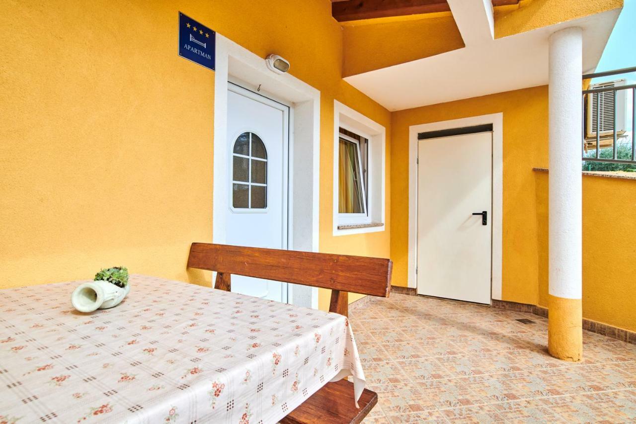 App Sverko Apartment Vilanija Exterior photo